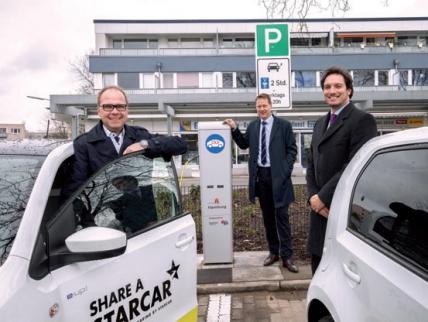 Olaf Puttlitz, Geschäftsführer Starcar Autovermietung, Christian Heine, Geschäftsführer Stromnetz Hamburg, Daniel Robionek, SAGA GWG Geschäftsstellenleiter Osdorf FOTO: DUFF