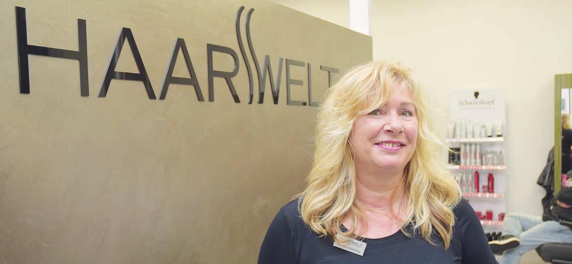 Friseurmeisterin Susanne Holstenberg hat sich auf Zweithaar und Kopfhautanalysen spezialisiert. Ansonsten sorgt sie dafür, dass ihre Kunden die gewünschte Frisur bekommen Foto: Kuno Klein  Friseurmeisterin Susanne Holstenberg hat sich auf Zweithaar und Kopfhautanalysen spezialisiert. Ansonsten sorgt sie dafür, dass ihre Kunden die gewünschte Frisur bekommen Foto: Kuno Klein