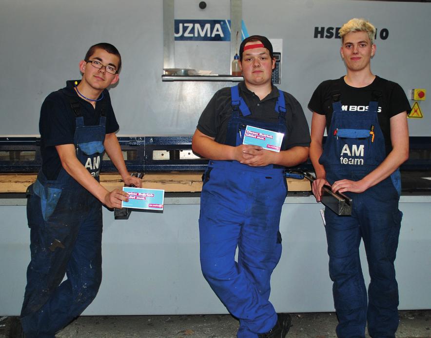 Florian Wahl (v. l.) , zweites Lehrjahr, Nico Jackstedt, drittes Lehrjahr, und Duncan Schneider, viertes Lehrjahr, sind bei Mistereck bereits Azubis Florian Wahl (v. l.) , zweites Lehrjahr, Nico Jackstedt, drittes Lehrjahr, und Duncan Schneider, viertes Lehrjahr, sind bei Mistereck bereits Azubis