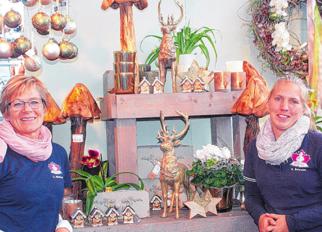 Sabine Wintzer (l.) und Anja Boysen zeigen gern individuelle Ideen für die Weihnachts-Deko Sabine Wintzer (l.) und Anja Boysen zeigen gern individuelle Ideen für die Weihnachts-Deko