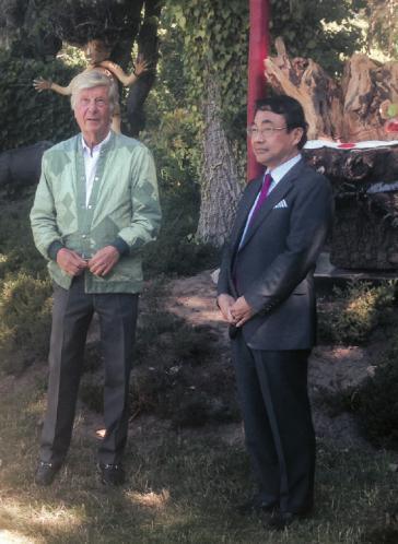 Albert Darboven mit Konsul Takao Anzawa und Objekt (hinten rechts)