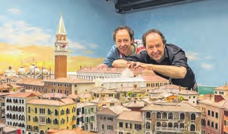 Frederik und Gerrit Braun schaffen immer wieder neue Attraktionen in ihrem Miniatur Wunderland. Foto: Miniatur Wunderland Frederik und Gerrit Braun schaffen immer wieder neue Attraktionen in ihrem Miniatur Wunderland. Foto: Miniatur Wunderland