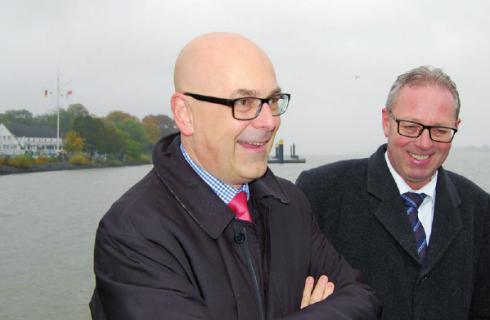 Torsten Albig mit Wedels Bürgermeister Niels Schmidt
