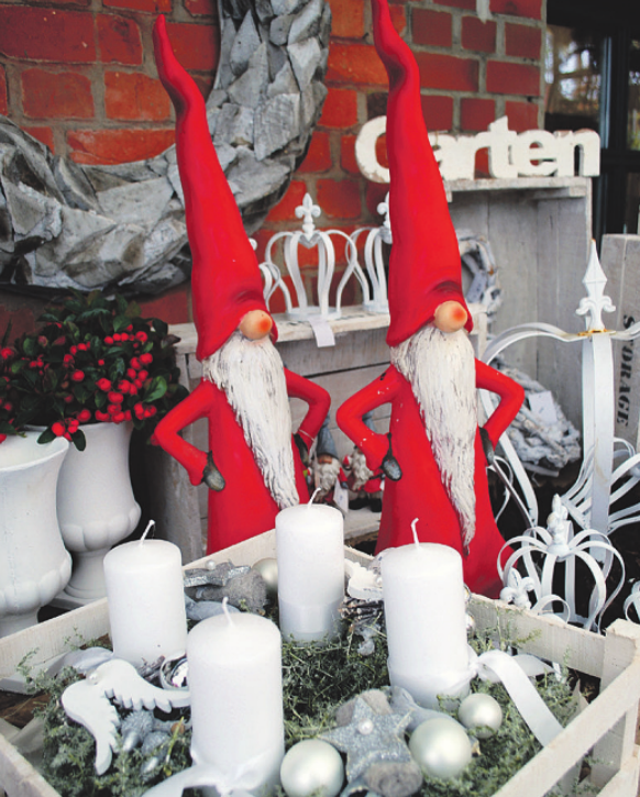 Weihnachtswichtel passen gut in die Kerzen-Deko Foto: jor Weihnachtswichtel passen gut in die Kerzen-Deko Foto: jor