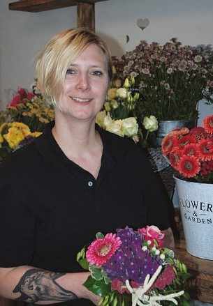 Die „BloomDeel“ hat neu eröffnet: Jenny Wolff gehört zum Team Foto: Tina Jordan Die „BloomDeel“ hat neu eröffnet: Jenny Wolff gehört zum Team Foto: Tina Jordan