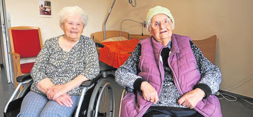 Barbara Baumann (96) und Ilse Kolm (99) teilen sich ein Doppelzimmer. Die beiden Hamburgerinnen verstehen sich gut. FOTO: ANDREAS LAIBLE Barbara Baumann (96) und Ilse Kolm (99) teilen sich ein Doppelzimmer. Die beiden Hamburgerinnen verstehen sich gut. FOTO: ANDREAS LAIBLE