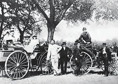 Ausflug der Familie Carl Benz mit dem Motorwagen „Victoria“ 1894 Ausflug der Familie Carl Benz mit dem Motorwagen „Victoria“ 1894