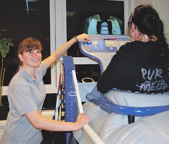 Sporttherapeutin Melanie Pöpel am Anti-Schwerkraft- Laufband Foto: Tina Jordan Sporttherapeutin Melanie Pöpel am Anti-Schwerkraft- Laufband Foto: Tina Jordan