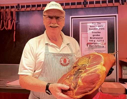 Dieter Frenzels selbst hergestellte Wurstspezialitäten, hier der Katenrauchschinken, sind begehrt Dieter Frenzels selbst hergestellte Wurstspezialitäten, hier der Katenrauchschinken, sind begehrt