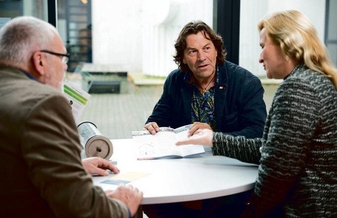 Eine Beratung im SolarZentrum Hamburg wird von der Behörde für Umwelt und Energie unterstützt und ist für Verbraucher kostenfrei, Foto: SolarZentrum Hamburg Eine Beratung im SolarZentrum Hamburg wird von der Behörde für Umwelt und Energie unterstützt und ist für Verbraucher kostenfrei, Foto: SolarZentrum Hamburg