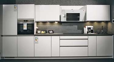 Deutsche Markenküche von Ballerina in seidemattem Weiß. 4999 Euro inkl. aller Elektrogeräte, Keramikspüle und Kopffrei Dunstabzugshaube. Aussteller , individuell planbar. Deutsche Markenküche von Ballerina in seidemattem Weiß. 4999 Euro inkl. aller Elektrogeräte, Keramikspüle und Kopffrei Dunstabzugshaube. Aussteller , individuell planbar.
