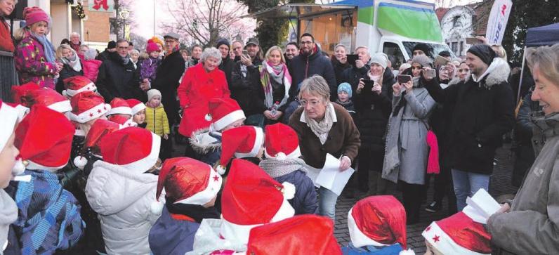 Mit Liedern von den Jüngsten startete voriges Jahr das Lichterfest Foto: Hoffmann Mit Liedern von den Jüngsten startete voriges Jahr das Lichterfest Foto: Hoffmann