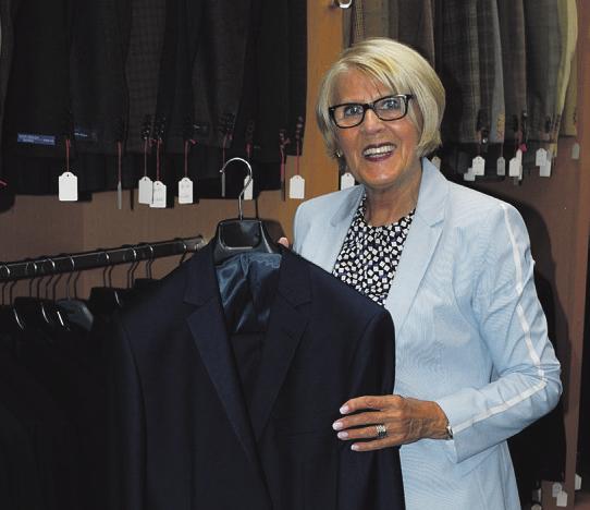 Heinke Eberhard hat die neue Herrenkollektion bei Tatex nach Designs sortiert Foto: Tina Jordan Heinke Eberhard hat die neue Herrenkollektion bei Tatex nach Designs sortiert Foto: Tina Jordan