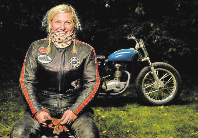Stephanie Solar ist leidenschaftliche Flat-Track-Rennfahrerin. Sie lebt seit 20 Jahren in Hamburg. David Biene Stephanie Solar ist leidenschaftliche Flat-Track-Rennfahrerin. Sie lebt seit 20 Jahren in Hamburg. David Biene