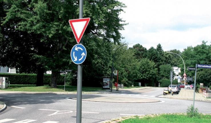 Schildbürger-Kreisverkehr an der Bernardottestraße?