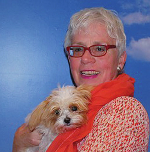 Joan von Ehren mit Teddy