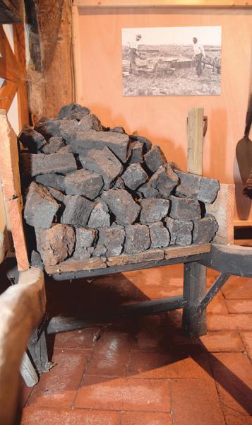 Torf als Brennmaterial zu stechen, war im Moor der Gemeinde einst gang und gäbe Torf als Brennmaterial zu stechen, war im Moor der Gemeinde einst gang und gäbe