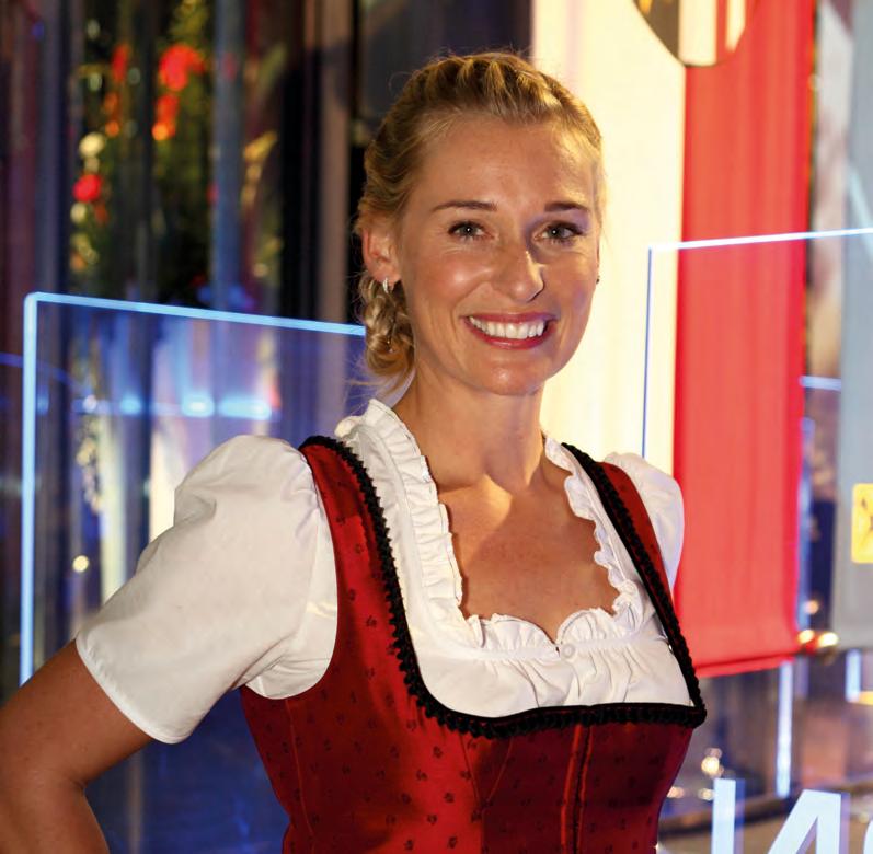 Die ehemalige Weltranglistensiebte Barbara „Babsi“ Schett, Österreichs bekanntestes Tennisgesicht zusammen mit Thomas Muster und Dominic Thiem, wird die Hamburger Fans mit ihren fachlichen OnCourt Interviews unterhalten. Jürgen Hasenkopf Die ehemalige Weltranglistensiebte Barbara „Babsi“ Schett, Österreichs bekanntestes Tennisgesicht zusammen mit Thomas Muster und Dominic Thiem, wird die Hamburger Fans mit ihren fachlichen OnCourt Interviews unterhalten. Jürgen Hasenkopf