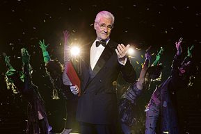 Rocky Horror Show im Mehr! Theater: Bei den Shows vom 21. bis 25.11. schlüpft Sky du Mont in die Rolle des Erzählers, am 26.11. übernimmt Martin Semmelrogge diesen Part Rocky Horror Show im Mehr! Theater: Bei den Shows vom 21. bis 25.11. schlüpft Sky du Mont in die Rolle des Erzählers, am 26.11. übernimmt Martin Semmelrogge diesen Part