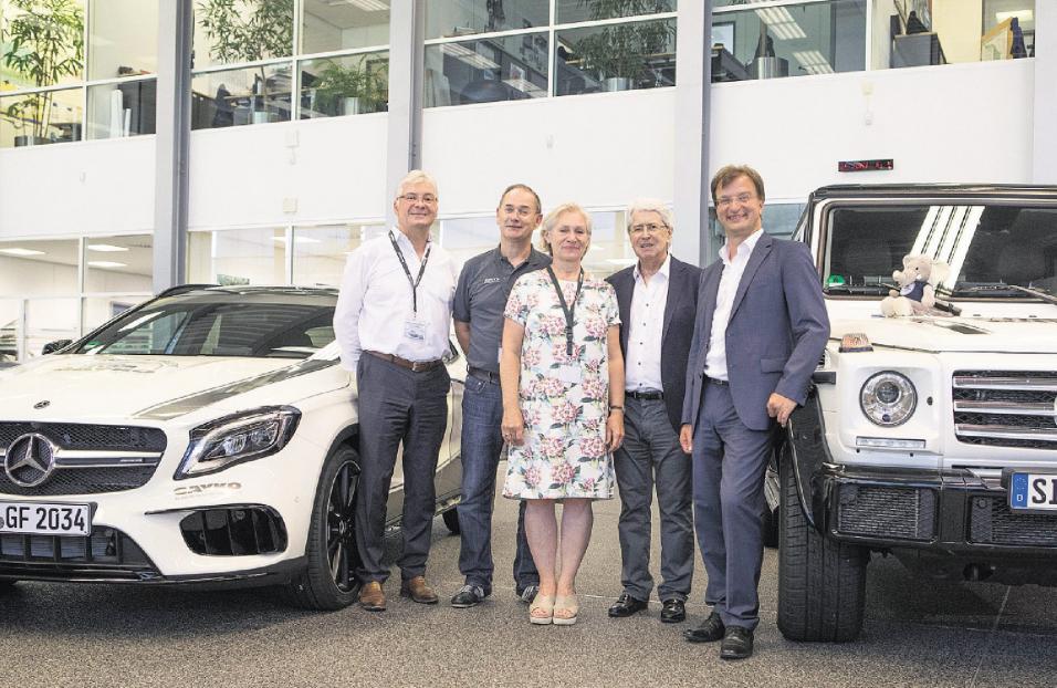 Klaus Gayko (v. l.), Ehepaar Scheper, TV-Star Frank Elstner und der Karlsruher Zoodirektor Dr. Matthias Reinschmidt engagieren sich für den Artenschutz Foto: pr Klaus Gayko (v. l.), Ehepaar Scheper, TV-Star Frank Elstner und der Karlsruher Zoodirektor Dr. Matthias Reinschmidt engagieren sich für den Artenschutz Foto: pr