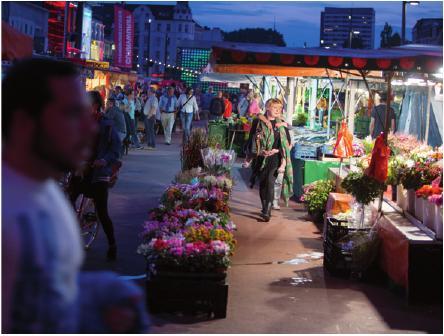Nach der Arbeit noch entspannt über den Nachtmarkt schlendern FOTO: SPIELBUDENPLATZ
