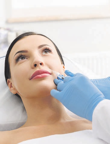 Botox, Hyaluron-Injektionen und Co. - schön skincare hilft, das natürliche Aussehen zu optimieren Foto: thinkstock Botox, Hyaluron-Injektionen und Co. - schön skincare hilft, das natürliche Aussehen zu optimieren Foto: thinkstock