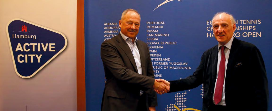Die ITF, WTA und die ATP sind ein Begriff. Tennis Europe war bisher mehr Insidern bzw. jugendlichen Profis ein Begriff. Tennis Europe Präsident Vladimir Dmitriev (l.) freut sich dementsprechend, durch die European Tennis Championchips seinen Verband aufgewertet zu sehen. Foto: Getty Images Die ITF, WTA und die ATP sind ein Begriff. Tennis Europe war bisher mehr Insidern bzw. jugendlichen Profis ein Begriff. Tennis Europe Präsident Vladimir Dmitriev (l.) freut sich dementsprechend, durch die European Tennis Championchips seinen Verband aufgewertet zu sehen. Foto: Getty Images
