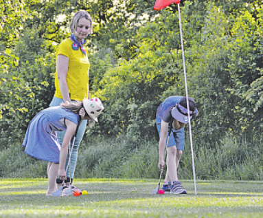 Auch für Anfänger: Eine Partie SwinGolf macht Spaß bei Jung & Alt Auch für Anfänger: Eine Partie SwinGolf macht Spaß bei Jung & Alt