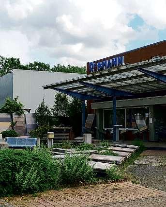 Auf der Außenanlage kann man 300 Naturstein- und Betonsteintreppen begutachten Auf der Außenanlage kann man 300 Naturstein- und Betonsteintreppen begutachten