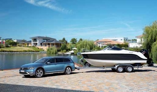 Das Boot auf dem Haken. Bei 3,5 Tonnen Zugkraft kein Problem. Foto: Volkswagen Automobile Das Boot auf dem Haken. Bei 3,5 Tonnen Zugkraft kein Problem. Foto: Volkswagen Automobile