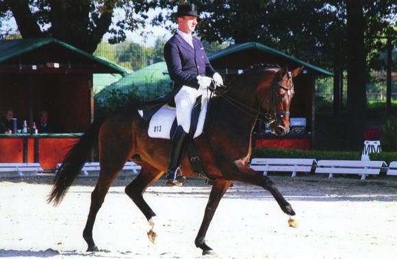 Frank Lange ist der Chefausbilder auf der Reitanlage Hof Immenhorst, der zu einem Mekka für Dressursportler:innen entwickelt worden ist.  Frank Lange ist der Chefausbilder auf der Reitanlage Hof Immenhorst, der zu einem Mekka für Dressursportler:innen entwickelt worden ist.