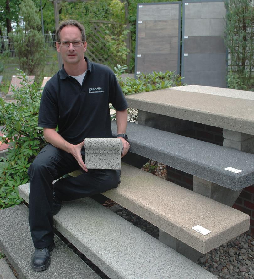 Kay Rebmann empfiehlt, die Treppenstufen des Hauses auf Trittsicherheit zu prüfen: Neue Varianten gibt es bei Rebmann Beton Kay Rebmann empfiehlt, die Treppenstufen des Hauses auf Trittsicherheit zu prüfen: Neue Varianten gibt es bei Rebmann Beton