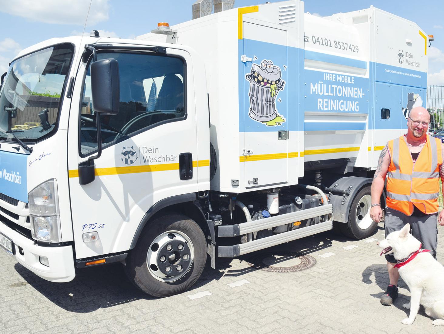 Das Unternehmen „Dein Waschbär“, ist spezialisiert auf das Reinigen von Mülltonnen. Zur Einführung der Gelben Tonne gibt es für vier Reinigungen der Wertstofftonne im ersten Jahr zehn Prozent Rabatt Fotos: Kuno Klein/GABe Das Unternehmen „Dein Waschbär“, ist spezialisiert auf das Reinigen von Mülltonnen. Zur Einführung der Gelben Tonne gibt es für vier Reinigungen der Wertstofftonne im ersten Jahr zehn Prozent Rabatt Fotos: Kuno Klein/GABe