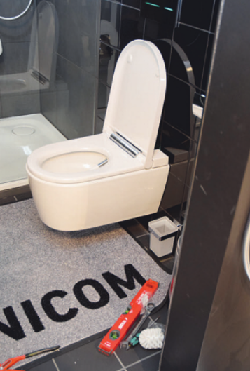 Rechtzeitig zu den Elements-Kennlerntagen wurde in der Ausstellung bei Arens & Stitz das neueste Dusch-WC von Geberit eingebaut Foto: Klein Rechtzeitig zu den Elements-Kennlerntagen wurde in der Ausstellung bei Arens & Stitz das neueste Dusch-WC von Geberit eingebaut Foto: Klein