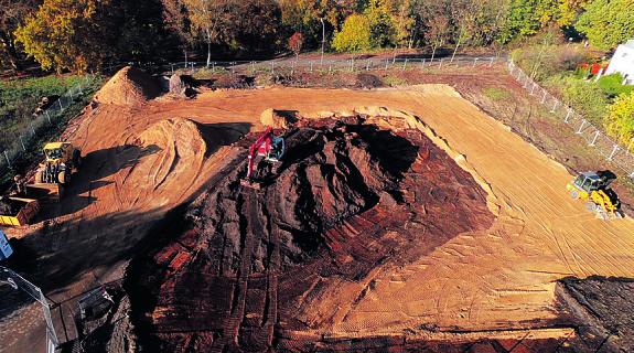 Die Erdarbeiten für das neue Hospiz sind in vollem Gange Foto: Kebernick  Die Erdarbeiten für das neue Hospiz sind in vollem Gange Foto: Kebernick