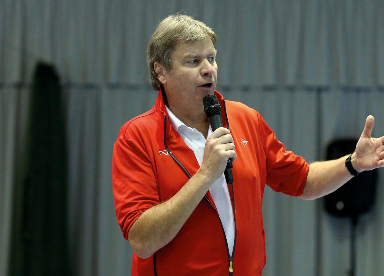 Acky ist ein excellenter Referent, der auf allen großen Trainertagungen bereits tausende von Tennislehrern und Tenniseltern begeisterte. Foto: NTV Acky ist ein excellenter Referent, der auf allen großen Trainertagungen bereits tausende von Tennislehrern und Tenniseltern begeisterte. Foto: NTV