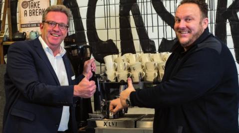 Warten auf den Meister: Coffee-Days Sven Peters und Guido Weber