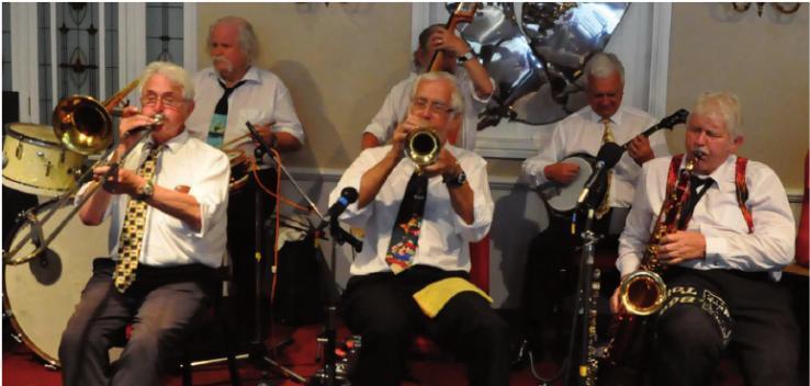 Geben alles: die „Algiers Stompers“ mit Jazz-Legende Ben Carrick (ganz rechts)