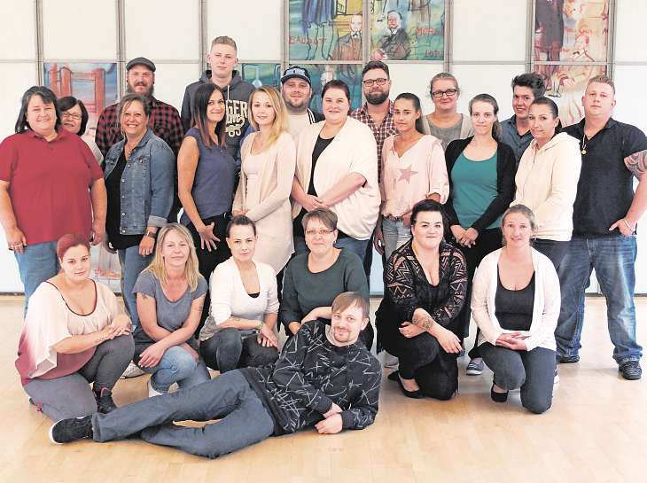 Sie werden am 15. September ihre Ausbildung als Altenpfleger erfolgreich beenden Foto: cs Sie werden am 15. September ihre Ausbildung als Altenpfleger erfolgreich beenden Foto: cs