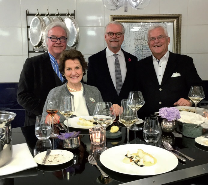 Küchenessen im Jacob: Klaus Schümann, Marie-Christine Kließ, Jost Deitmar und Nikolaus Kließ