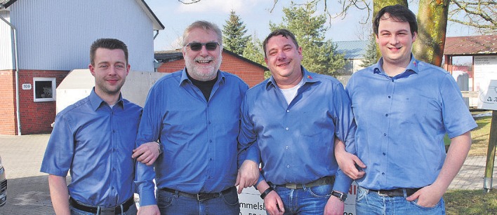 Im Team macht Elektrotechnik Spaß: Jan Rickers (v. l.), Rainer Wiening, Andreas Pehlke und Marvin Bock richten Kunden ihr Smart Home ein Foto: Tina Jordan Im Team macht Elektrotechnik Spaß: Jan Rickers (v. l.), Rainer Wiening, Andreas Pehlke und Marvin Bock richten Kunden ihr Smart Home ein Foto: Tina Jordan