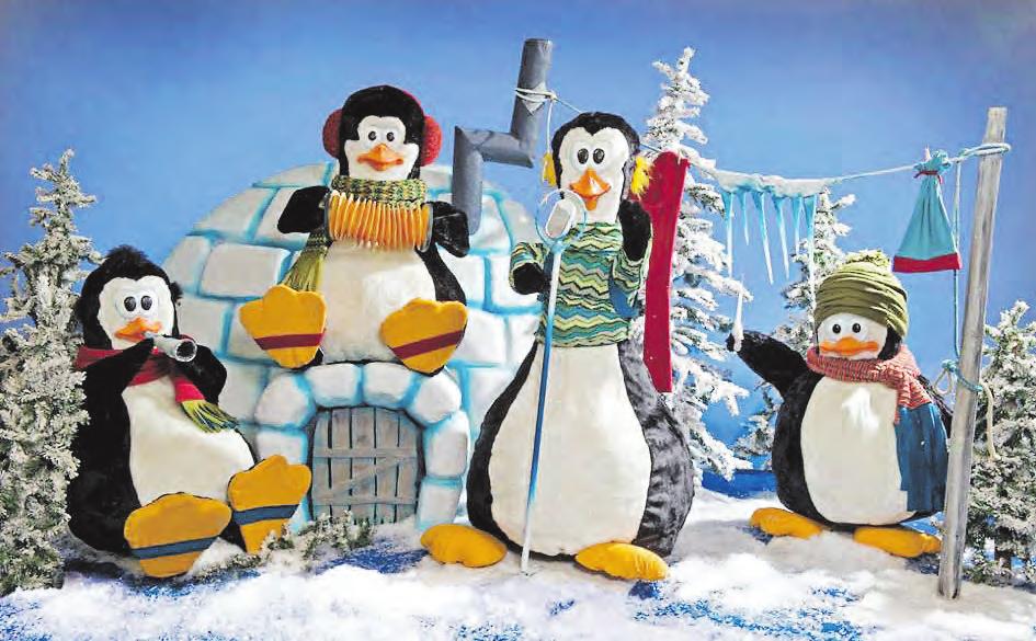 Die Pinguine fahren mit dem Weihnachtsexpress durch die Winterlandschaft in der Marktplatz Galerie Die Pinguine fahren mit dem Weihnachtsexpress durch die Winterlandschaft in der Marktplatz Galerie