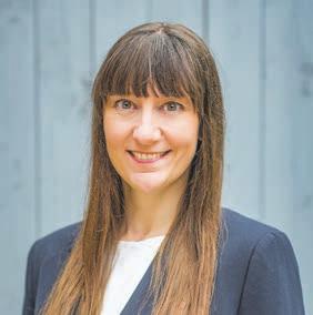 Daniela Flesch koordiniert den Einsatz der Schulbegleiter* innen, die bei der DMH ihr Freiwilliges Soziales Jahr absolvieren. Neue FSJler seien willkommen, sagt sie Daniela Flesch koordiniert den Einsatz der Schulbegleiter* innen, die bei der DMH ihr Freiwilliges Soziales Jahr absolvieren. Neue FSJler seien willkommen, sagt sie