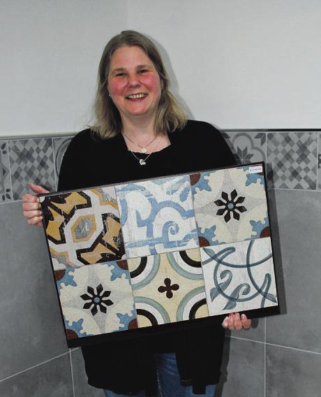 Sabine Kretzschmar-Prahl präsentiert neue Fliesen in Beton-Optik mit grafischen Mustern Sabine Kretzschmar-Prahl präsentiert neue Fliesen in Beton-Optik mit grafischen Mustern