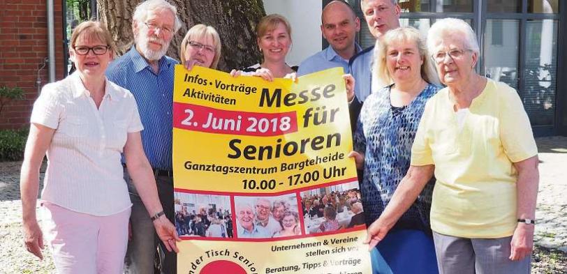 Sie organisieren zum fünften Mal die Seniorenmesse: Vera Siemer (v. l.), Reiner Ottersbach, Dörte Ahrens, Katrin Geschke, Michael Wilrodt, Mathias Steinbuck, Tanja Wilke und Ursula Glau Foto: cs Sie organisieren zum fünften Mal die Seniorenmesse: Vera Siemer (v. l.), Reiner Ottersbach, Dörte Ahrens, Katrin Geschke, Michael Wilrodt, Mathias Steinbuck, Tanja Wilke und Ursula Glau Foto: cs