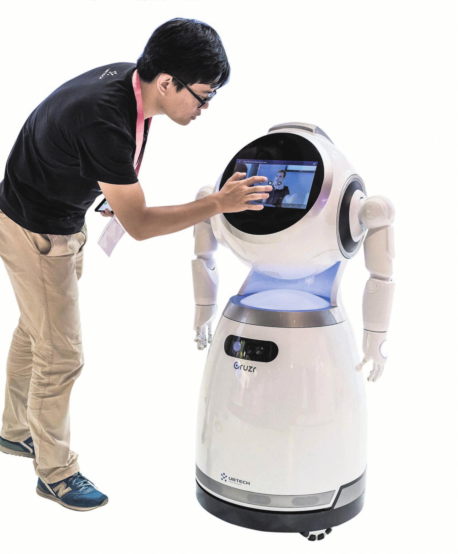 Einen Roboterassistenten entwickeln, bauen, programmieren und warten: Das machen Spezialisten für autonome Systeme und Robotik. FOTO: ALEXANDER HEINL/DPA-TMN Einen Roboterassistenten entwickeln, bauen, programmieren und warten: Das machen Spezialisten für autonome Systeme und Robotik. FOTO: ALEXANDER HEINL/DPA-TMN