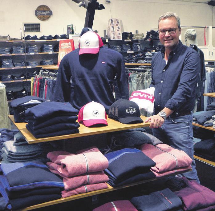 Oliver Wamberski mit Hoodys und Sweatern aus der aktuellen Herbstkollekion Fotos (3): Sabine Bieber Oliver Wamberski mit Hoodys und Sweatern aus der aktuellen Herbstkollekion Fotos (3): Sabine Bieber