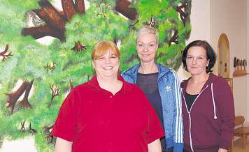 Sie kümmern sich um die TuRBO-Kunden: Leiterin Simone Neumann-Baumgarten (v. l.), Praxismanagerin Daniela Otte und Empfangsdame Simone Jedvaj Foto: Tina Jordan Sie kümmern sich um die TuRBO-Kunden: Leiterin Simone Neumann-Baumgarten (v. l.), Praxismanagerin Daniela Otte und Empfangsdame Simone Jedvaj Foto: Tina Jordan