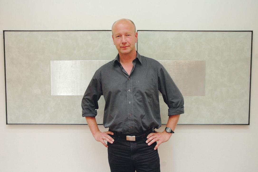 Der Künstler Anders Petersen zeigt in der Pinneberg Landdrostei zu seinem 60. Geburtstag eigene Arbeiten unter dem Titel „Sichtungen“ Foto: Kuno Der Künstler Anders Petersen zeigt in der Pinneberg Landdrostei zu seinem 60. Geburtstag eigene Arbeiten unter dem Titel „Sichtungen“ Foto: Kuno