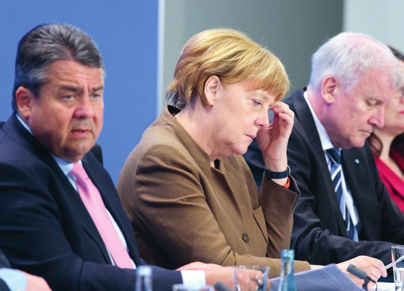 Da etabliert sich eine neue Partei – und die traditionellen Parteien wissen nicht, wie sie damit umgehen sollen. Die bisherige Architektur der Machtverteilung stützte sich auf zwei Volksparteien und ein Zünglein an der Waage und prägte über Jahrzehnte die politische Landschaft Deutschlands. Im Bild die Parteioberen Sigmar Gabriel (SPD), Angela Merkel (CDU) und Horst Seehofer (CSU) – ihnen gegenüber bleibt ein neues Stimmungsmilieu, wie es ist: auf Distanz. PICTURE ALLIANCE/DPA/RAINER JENSEN